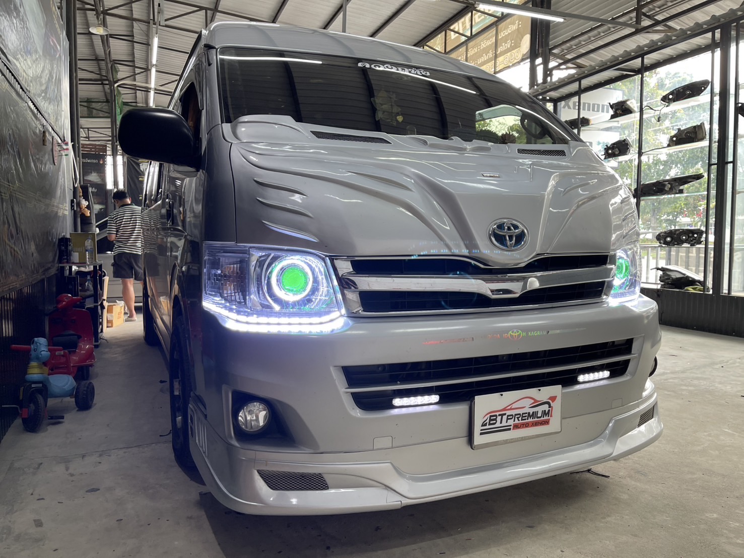 เลือกไฟ หน้า รถ led