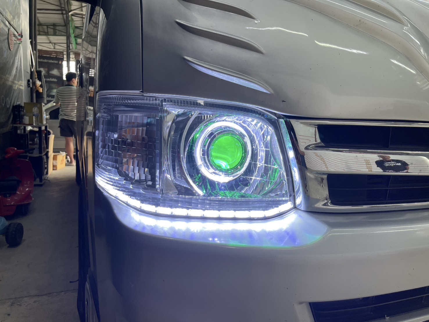เลือกไฟ หน้า รถ led